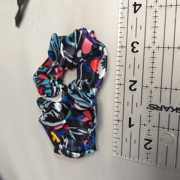 Vera Bradley Travel Sleep Set (Missing Pillowcase) Stained Glass Medalli… - Picture 4 of 7